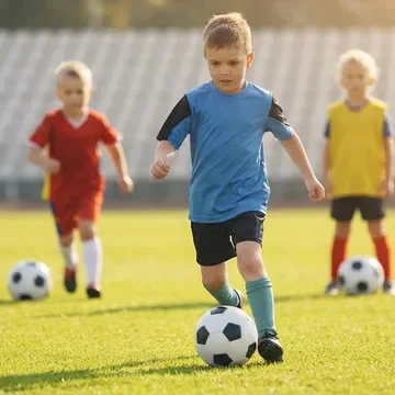 Deti na futbalovom tréningu