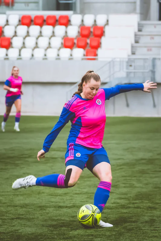 Bc. Zuzana Tomčíková počas futbalového tréningu